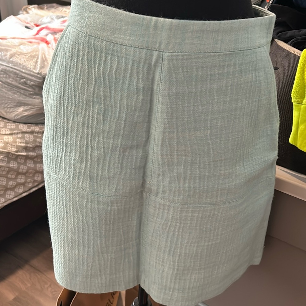 Mint green skirt - side pockets and zip closure .. new without tags
